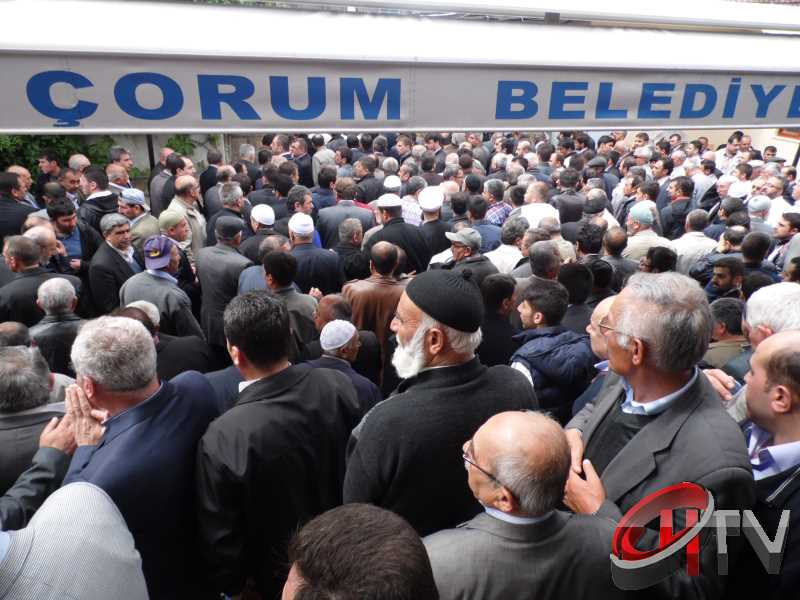 MURAT DEMİREZEN'İN CENAZESİNDE SEVGİ SELİ VARDI