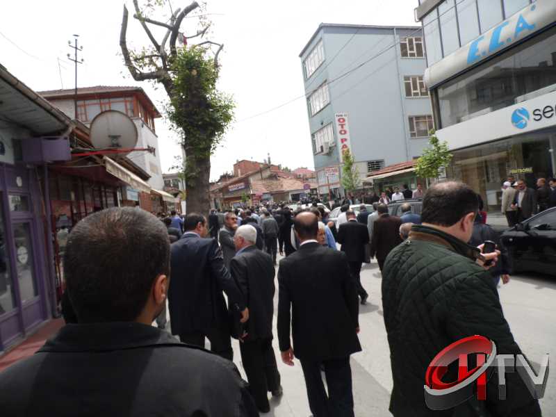MURAT DEMİREZEN'İN CENAZESİNDE SEVGİ SELİ VARDI