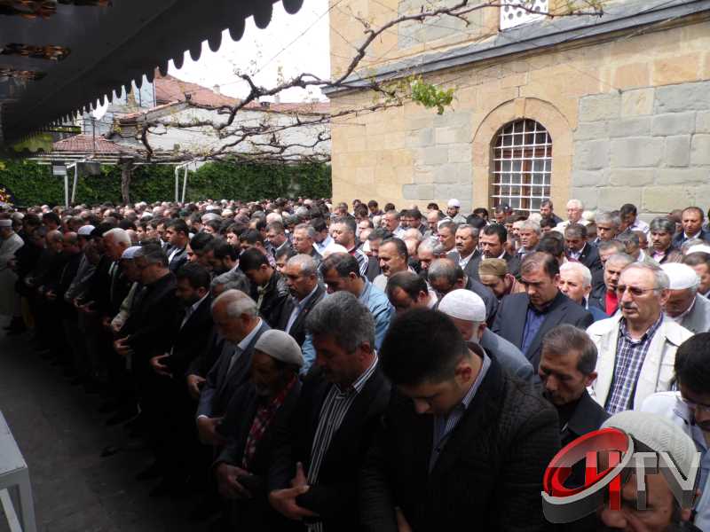 MURAT DEMİREZEN'İN CENAZESİNDE SEVGİ SELİ VARDI