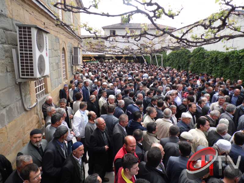 MURAT DEMİREZEN'İN CENAZESİNDE SEVGİ SELİ VARDI
