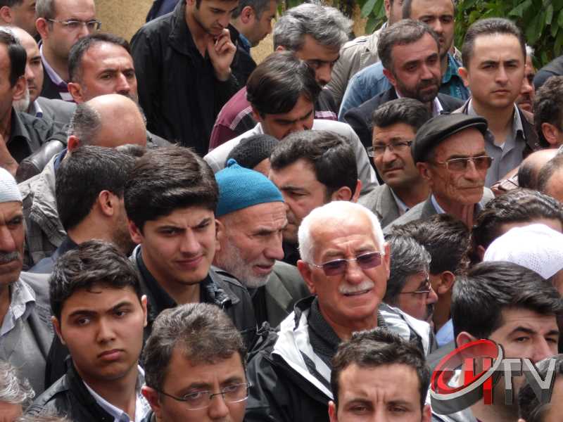 MURAT DEMİREZEN'İN CENAZESİNDE SEVGİ SELİ VARDI