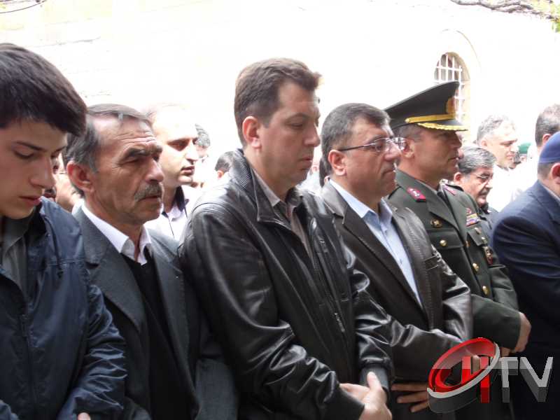 MURAT DEMİREZEN'İN CENAZESİNDE SEVGİ SELİ VARDI