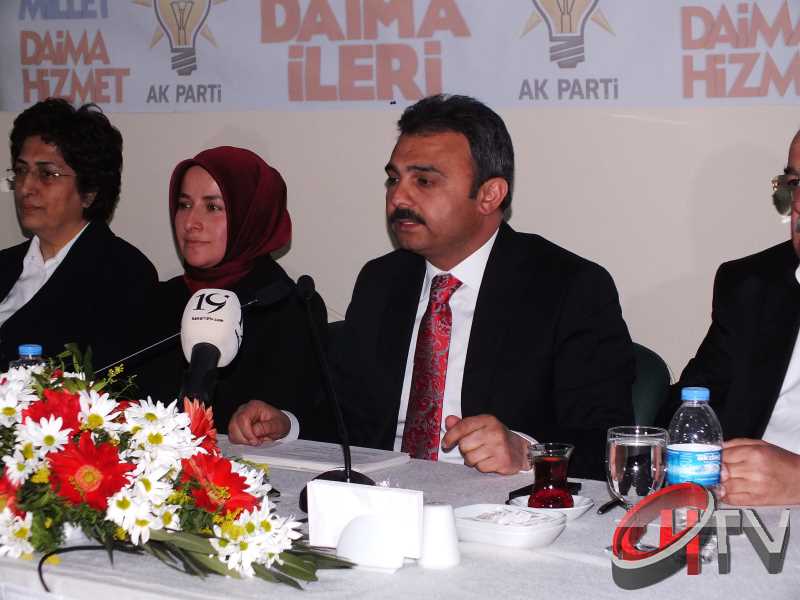 BAŞKAN KÜLCÜ ANİTTA OTELDE BASIN TOPLANTISI YAPIYOR
