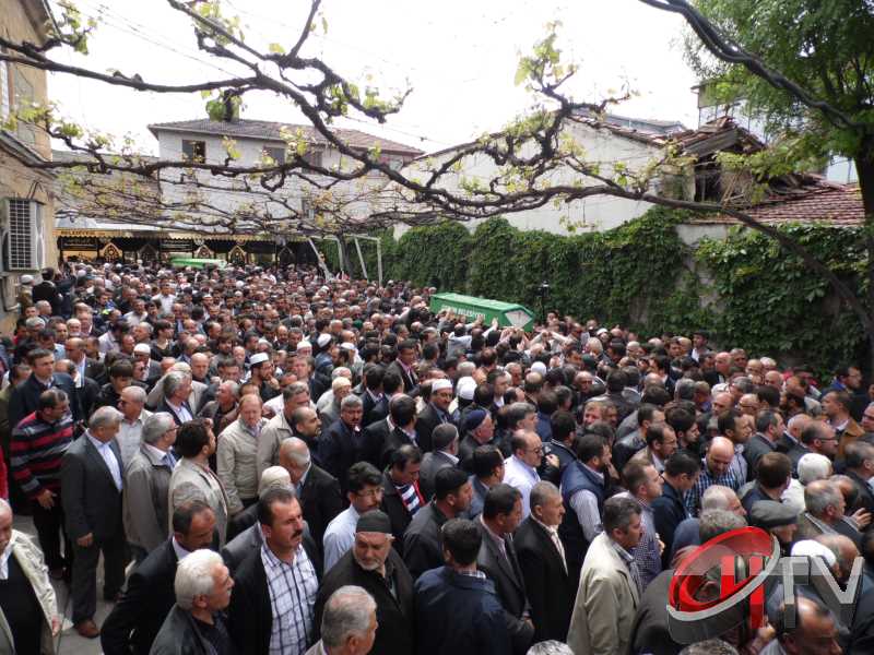 MURAT DEMİREZEN'İN CENAZESİNDE SEVGİ SELİ VARDI