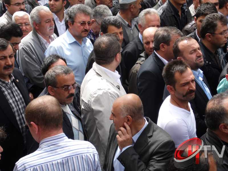 MURAT DEMİREZEN'İN CENAZESİNDE SEVGİ SELİ VARDI
