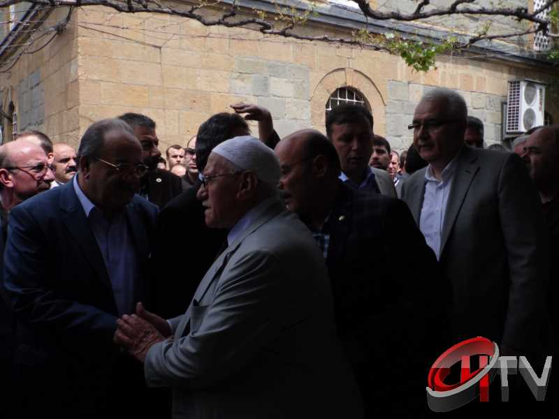 MURAT DEMİREZEN'İN CENAZESİNDE SEVGİ SELİ VARDI