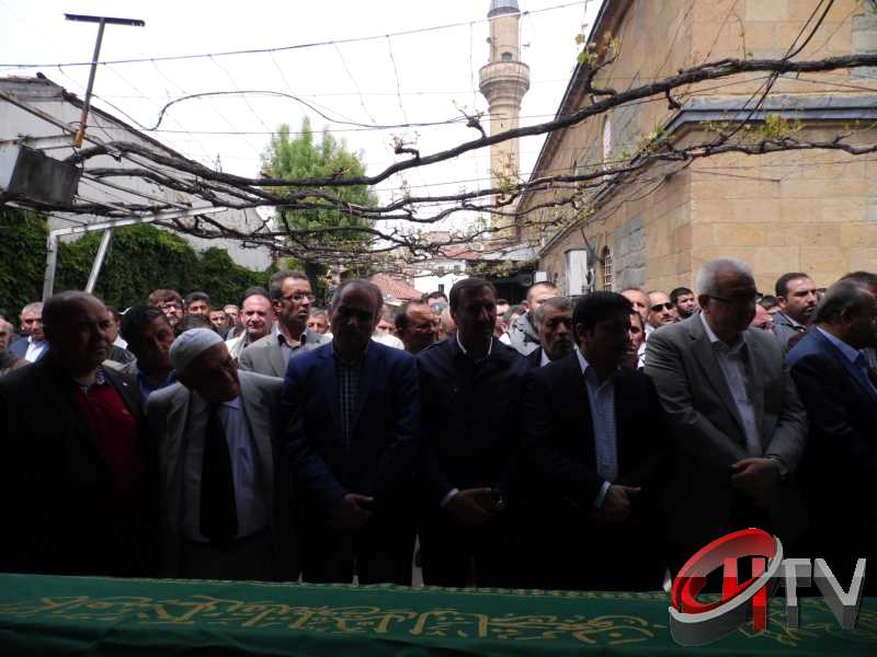 MURAT DEMİREZEN'İN CENAZESİNDE SEVGİ SELİ VARDI
