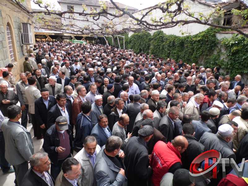 MURAT DEMİREZEN'İN CENAZESİNDE SEVGİ SELİ VARDI