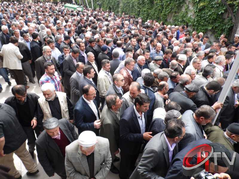 MURAT DEMİREZEN'İN CENAZESİNDE SEVGİ SELİ VARDI