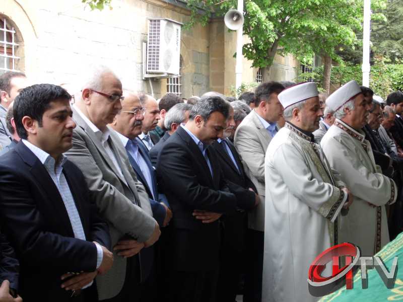 MURAT DEMİREZEN'İN CENAZESİNDE SEVGİ SELİ VARDI