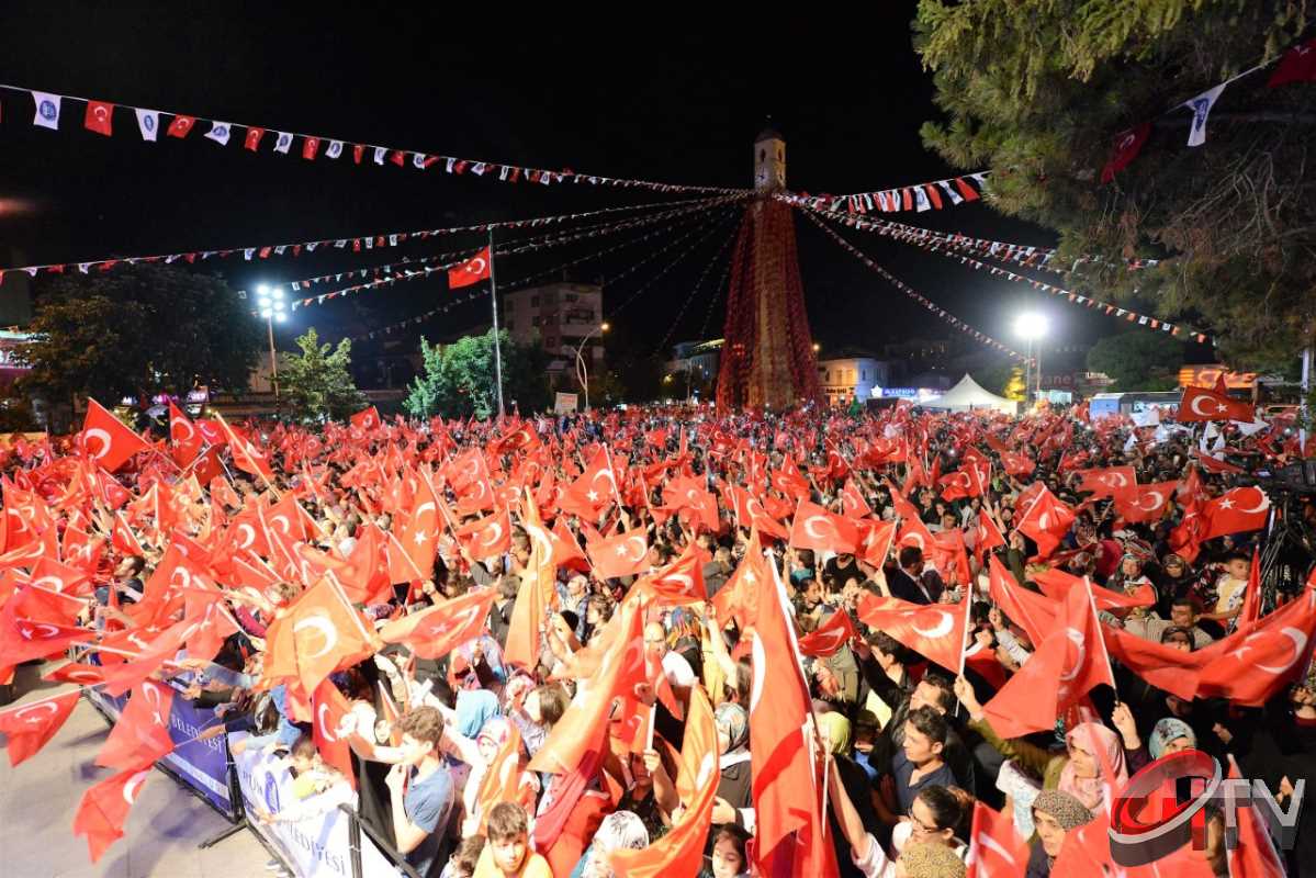 Çorum Meydanları 15 Temmuz'da doldu taştı