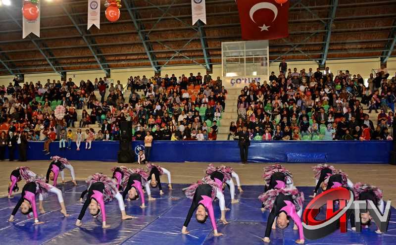 KARE KARE 23.NİSAN KUTLAMALARI FOTOĞRAFLARI Çorum Atatürk Kapalı Spor salonunda 23 Nisan Ulusal Egemenlik ve Çocuk Bayramı’nın 94. Yıldönümü etkinliklerle kutlanıyor.