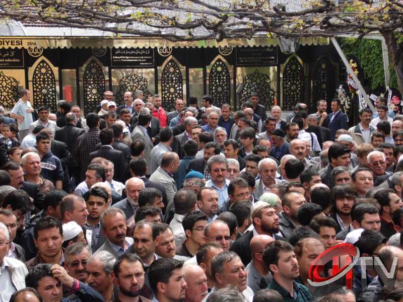MURAT DEMİREZEN'İN CENAZESİNDE SEVGİ SELİ VARDI