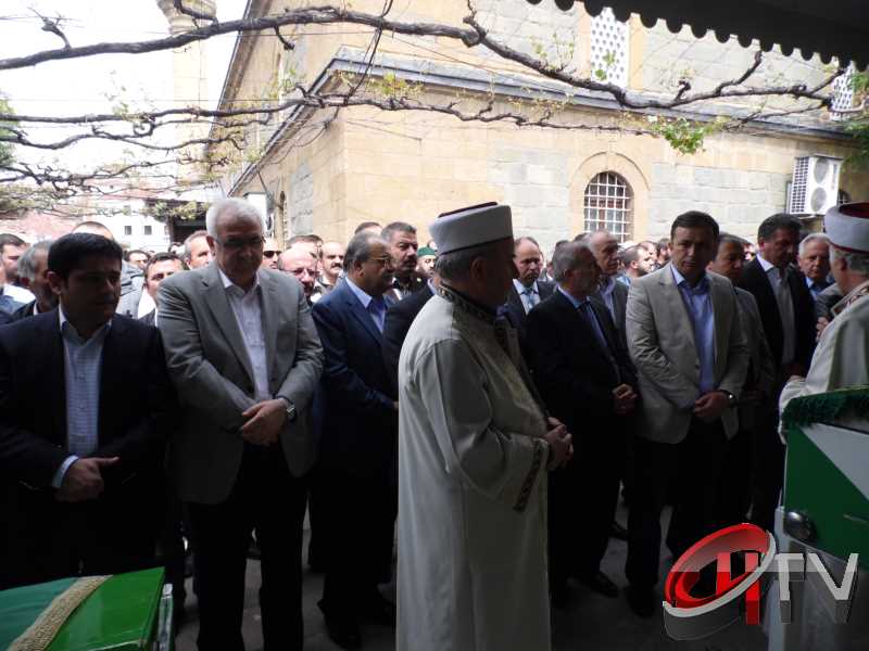 MURAT DEMİREZEN'İN CENAZESİNDE SEVGİ SELİ VARDI