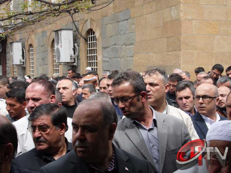 MURAT DEMİREZEN'İN CENAZESİNDE SEVGİ SELİ VARDI