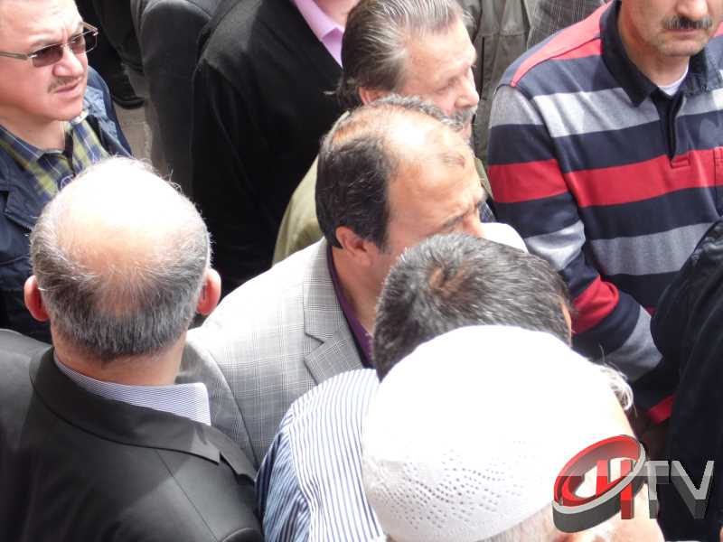 MURAT DEMİREZEN'İN CENAZESİNDE SEVGİ SELİ VARDI