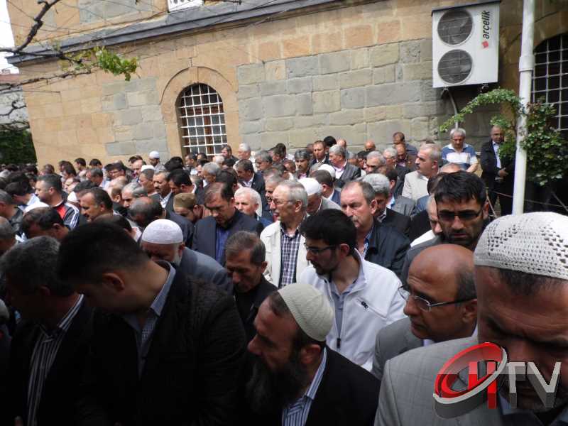 MURAT DEMİREZEN'İN CENAZESİNDE SEVGİ SELİ VARDI