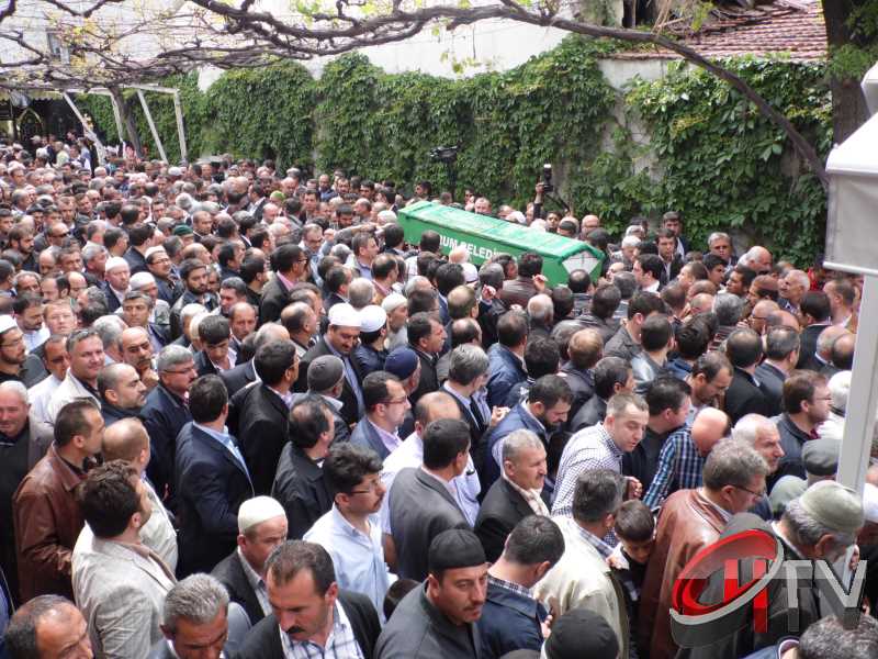 MURAT DEMİREZEN'İN CENAZESİNDE SEVGİ SELİ VARDI