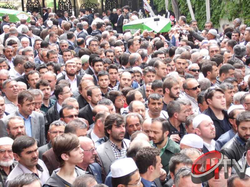 MURAT DEMİREZEN'İN CENAZESİNDE SEVGİ SELİ VARDI