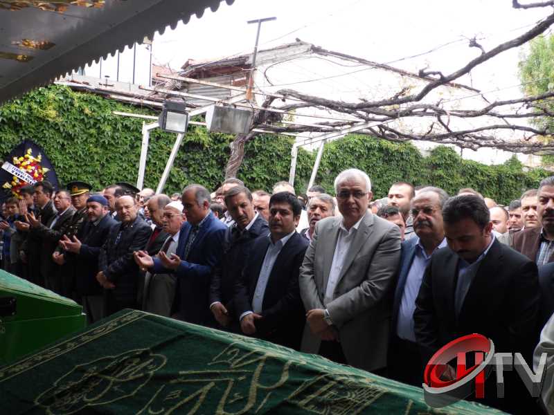 MURAT DEMİREZEN'İN CENAZESİNDE SEVGİ SELİ VARDI
