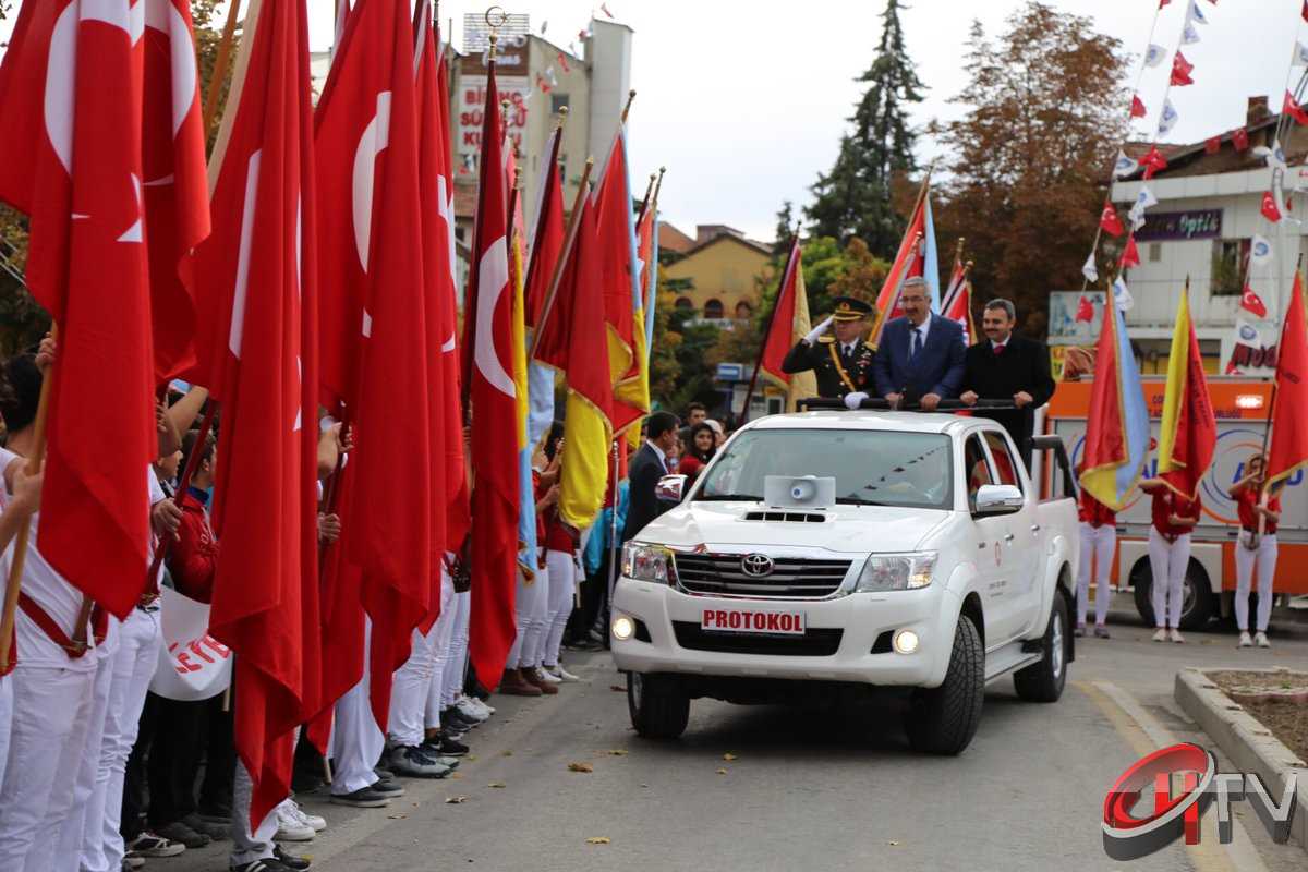 29 EKİM'DE ÇORUMDA COŞKULU KUTLAMA