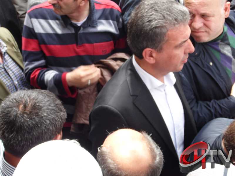 MURAT DEMİREZEN'İN CENAZESİNDE SEVGİ SELİ VARDI