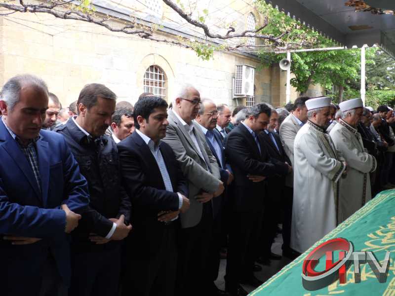 MURAT DEMİREZEN'İN CENAZESİNDE SEVGİ SELİ VARDI
