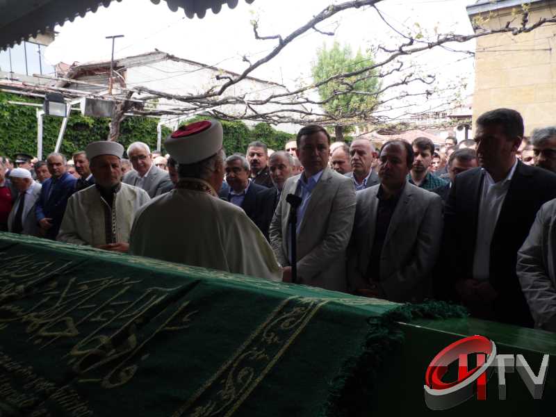 MURAT DEMİREZEN'İN CENAZESİNDE SEVGİ SELİ VARDI