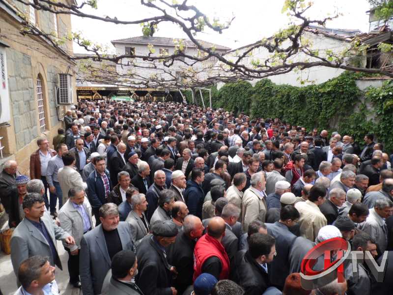 MURAT DEMİREZEN'İN CENAZESİNDE SEVGİ SELİ VARDI