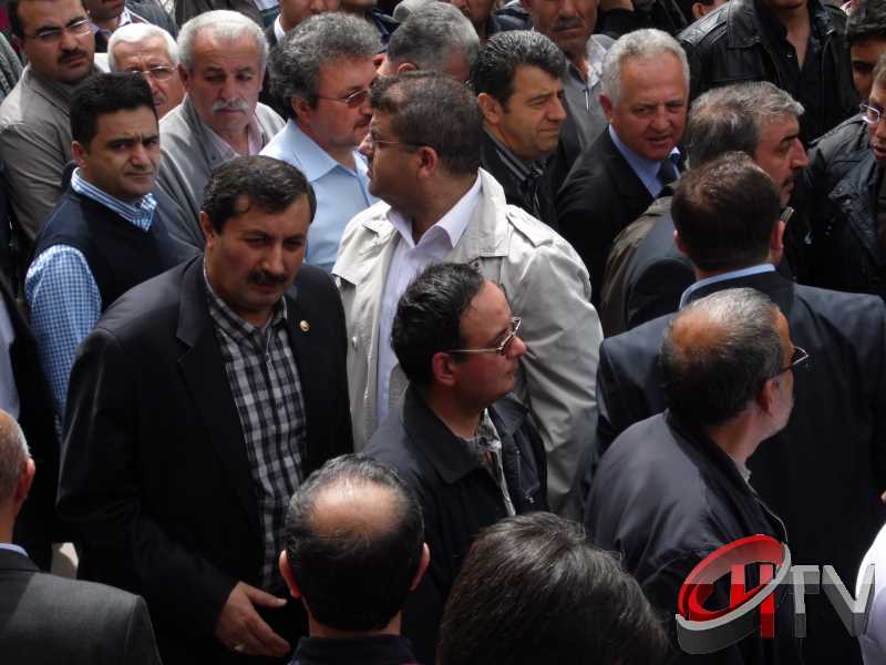 MURAT DEMİREZEN'İN CENAZESİNDE SEVGİ SELİ VARDI