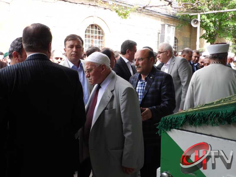 MURAT DEMİREZEN'İN CENAZESİNDE SEVGİ SELİ VARDI