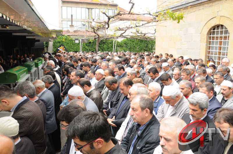 MURAT DEMİREZEN'İN CENAZESİNDE SEVGİ SELİ VARDI