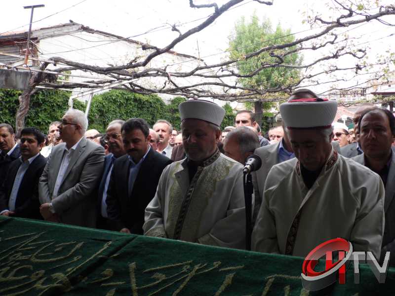 MURAT DEMİREZEN'İN CENAZESİNDE SEVGİ SELİ VARDI