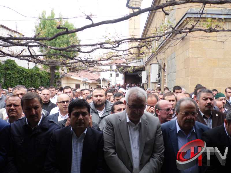 MURAT DEMİREZEN'İN CENAZESİNDE SEVGİ SELİ VARDI