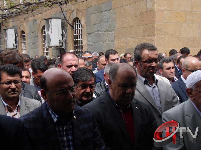 MURAT DEMİREZEN'İN CENAZESİNDE SEVGİ SELİ VARDI