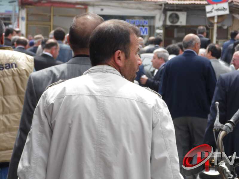 MURAT DEMİREZEN'İN CENAZESİNDE SEVGİ SELİ VARDI