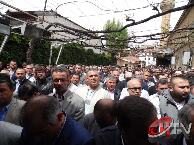 MURAT DEMİREZEN'İN CENAZESİNDE SEVGİ SELİ VARDI