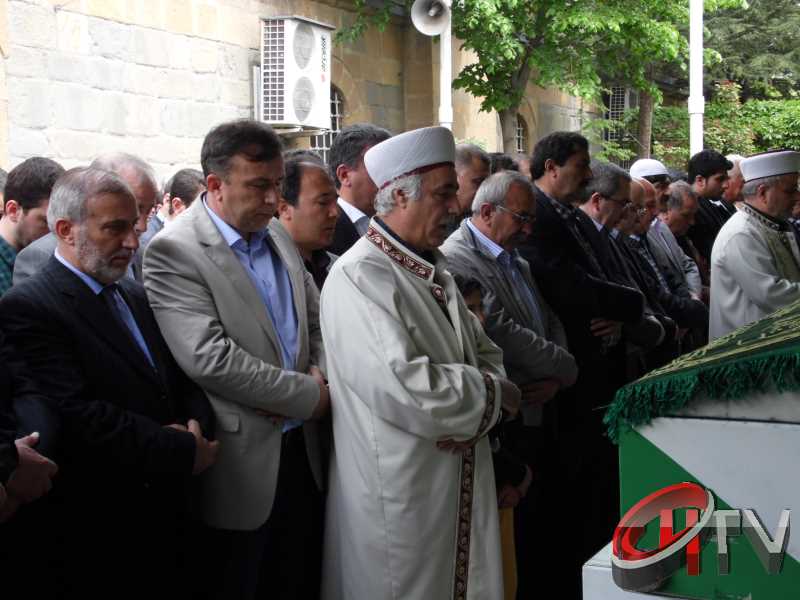 MURAT DEMİREZEN'İN CENAZESİNDE SEVGİ SELİ VARDI
