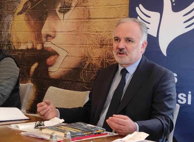 Ayhan  Bilgen Toplum artık ‘bunlar neyi paylaşamıyorlar’ diye düşünmeye başladı