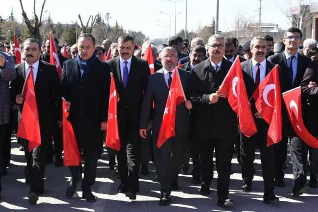 Binlerce Çorumlu şehitler için yürüdü