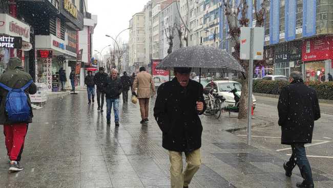 Çorum'a Mevsimin İlk Karı Yağdı