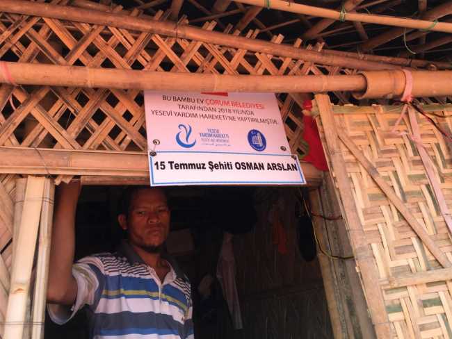 Çorum Belediyesi’nden Arakanlı mültecilere bambu ev