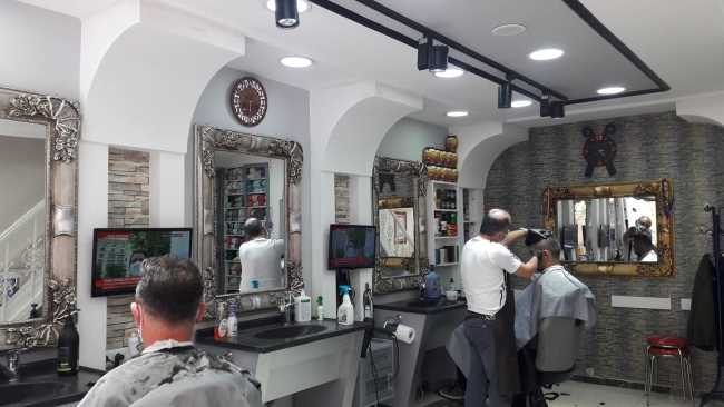 Çorum'da Berberler kuaförler bu gün açıldı