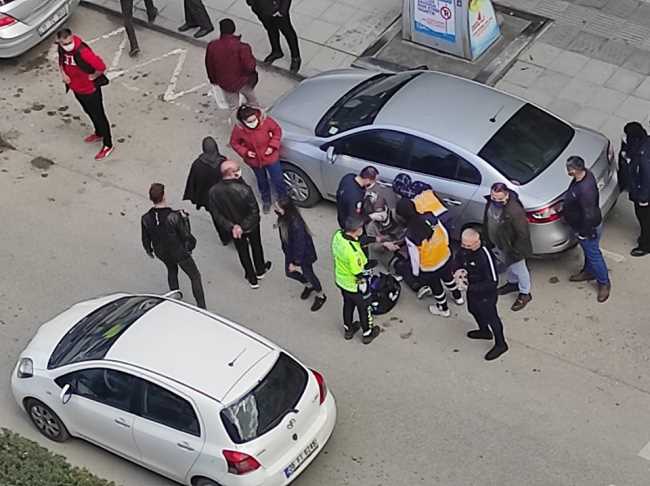 Çorum’da Gazi caddesinde karşıdan karşıya geçmeye çalışan bir yaya otomobil çarptı
