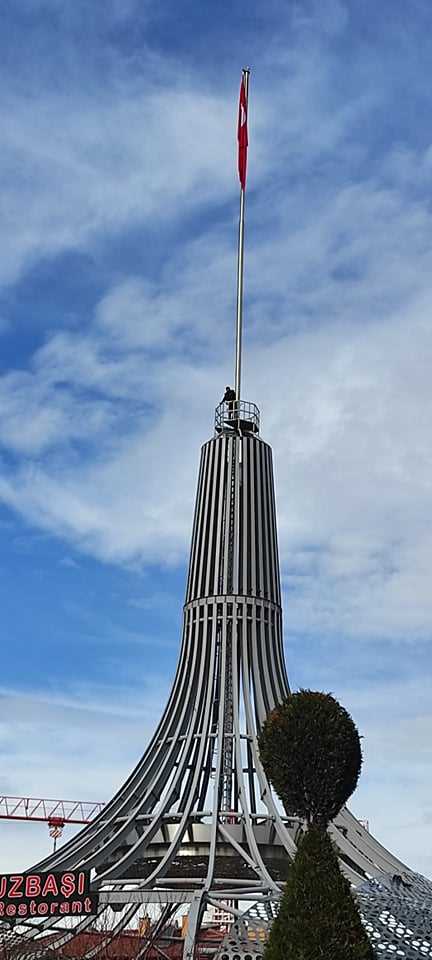 Çorum'da Havuzbaşı Restorantın tepesindeki Kuleye Tırmandı