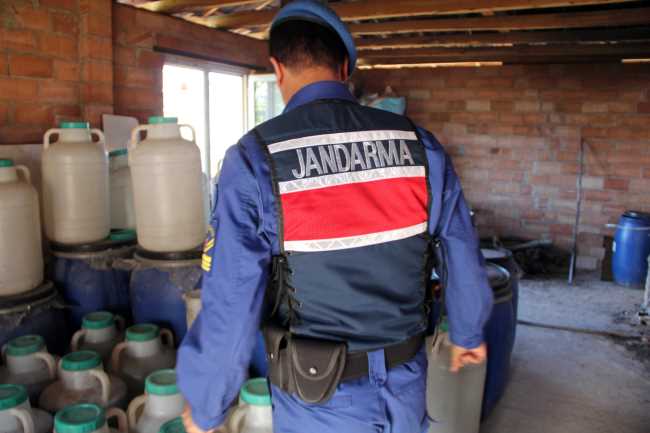 Çorum'da Kaçak İçki Üretenlere Jandarma baskını