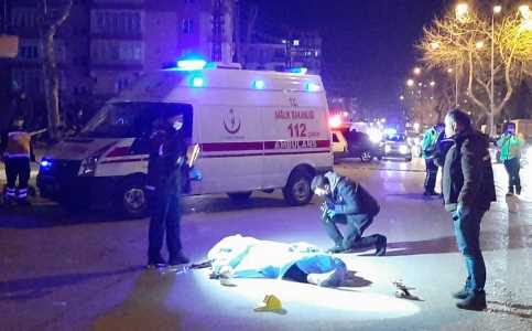 Çorum'da otomobilin çarptığı kadın öldü oğlu ve kardeşi yaralandı