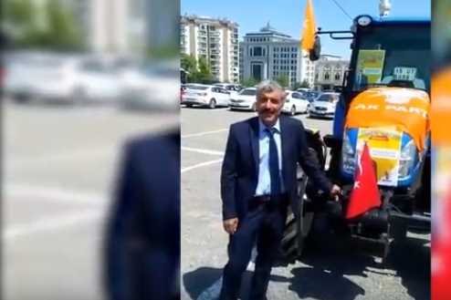 Çorum'lu Çiftci Adaylık müracaatı için traktörüyle Ankara’ya gitti