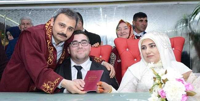 Engelli gençlerin mutlu günü