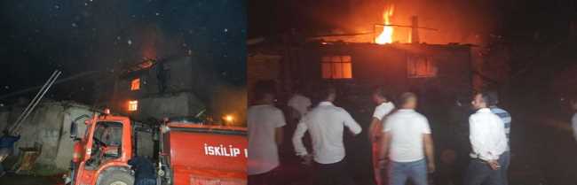 İskilip ilçesinde çıkan yangında 2 ev kül oldu